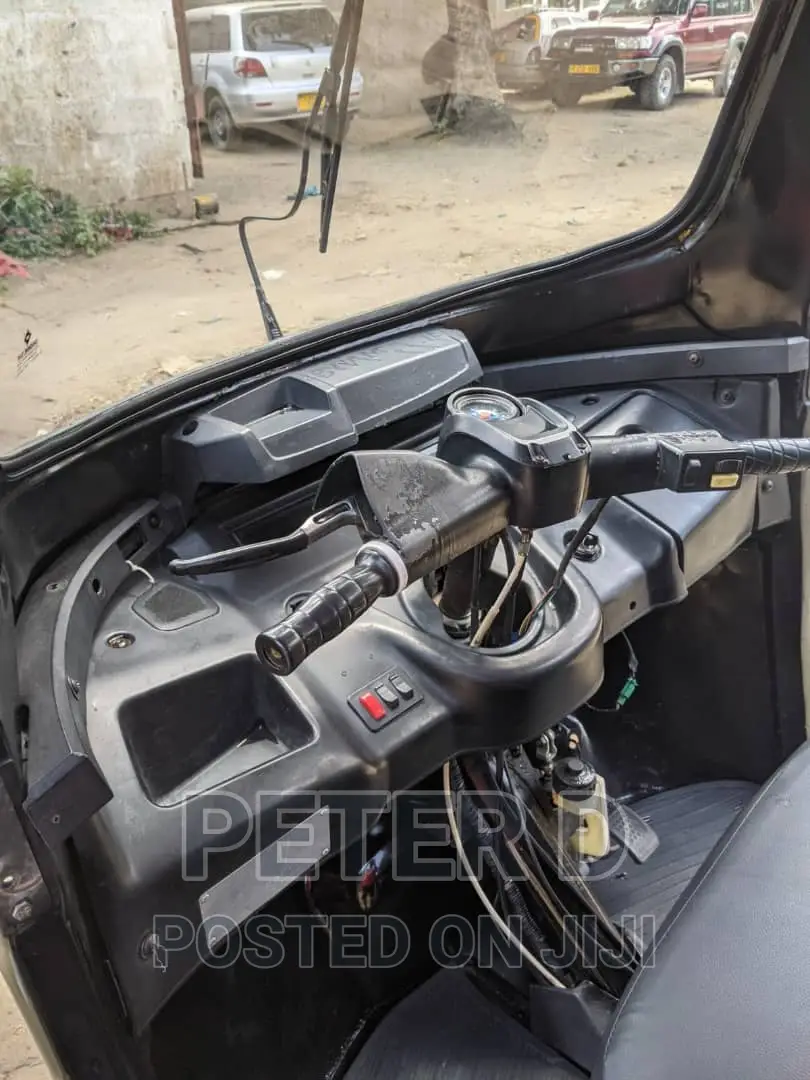 TVS Apache 180 RTR 2022 Beige
