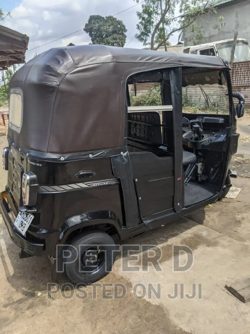 TVS Apache 180 RTR 2022 Beige