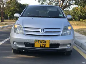 Toyota IST 2004 Silver