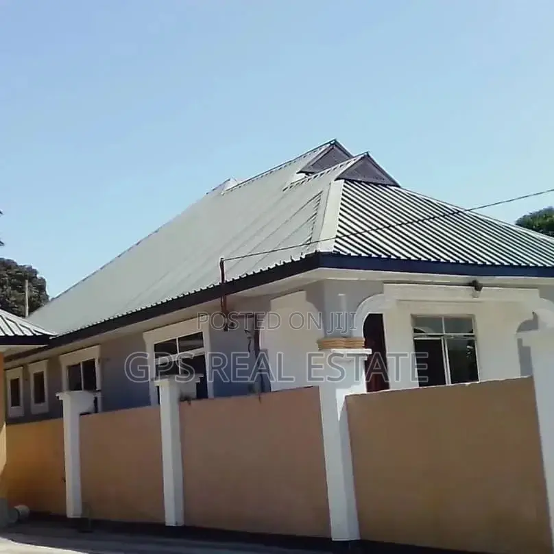 6bdrm House in Mbweni Ubungo, Kinondoni for sale