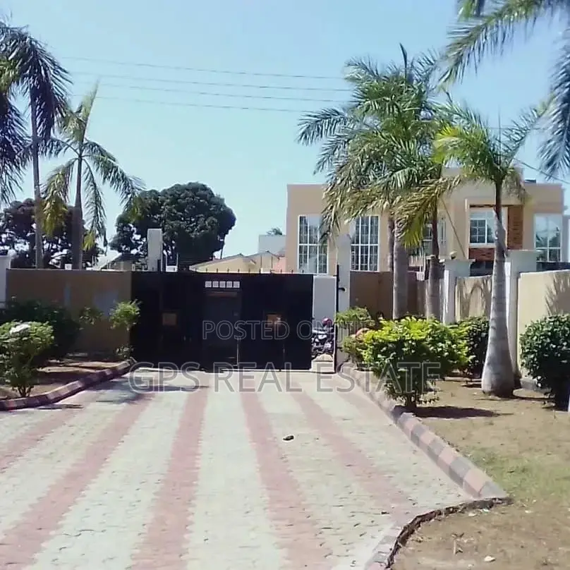 6bdrm House in Mbweni Ubungo, Kinondoni for sale