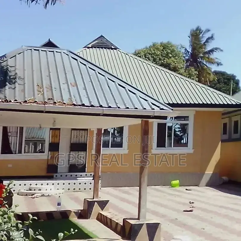 6bdrm House in Mbweni Ubungo, Kinondoni for sale