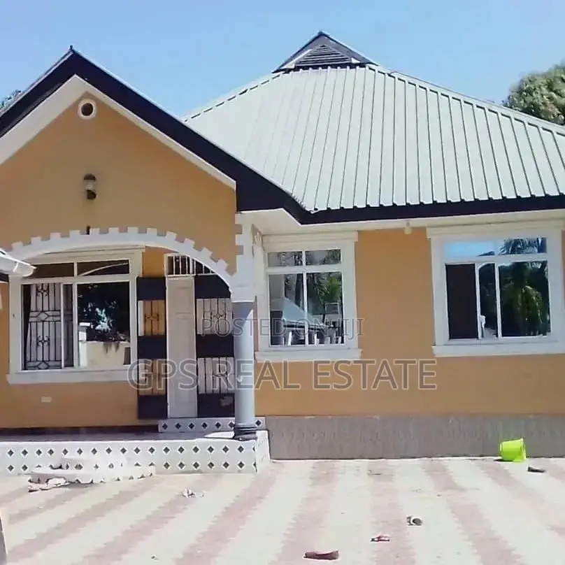 6bdrm House in Mbweni Ubungo, Kinondoni for sale