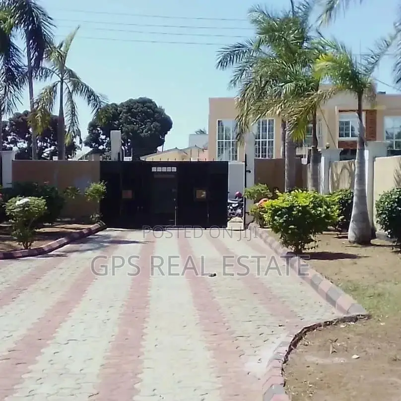 6bdrm House in Mbweni Ubungo, Kinondoni for sale