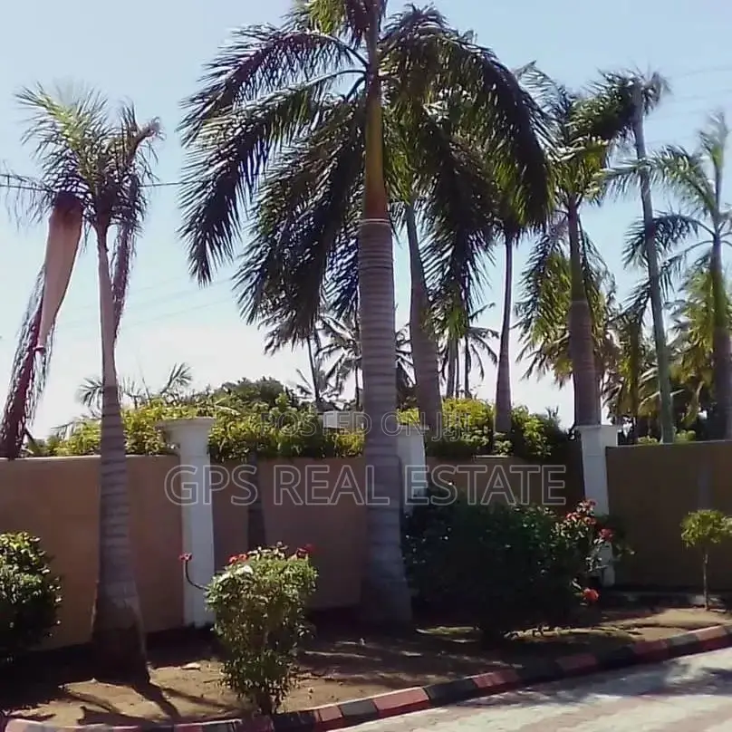 6bdrm House in Mbweni Ubungo, Kinondoni for sale