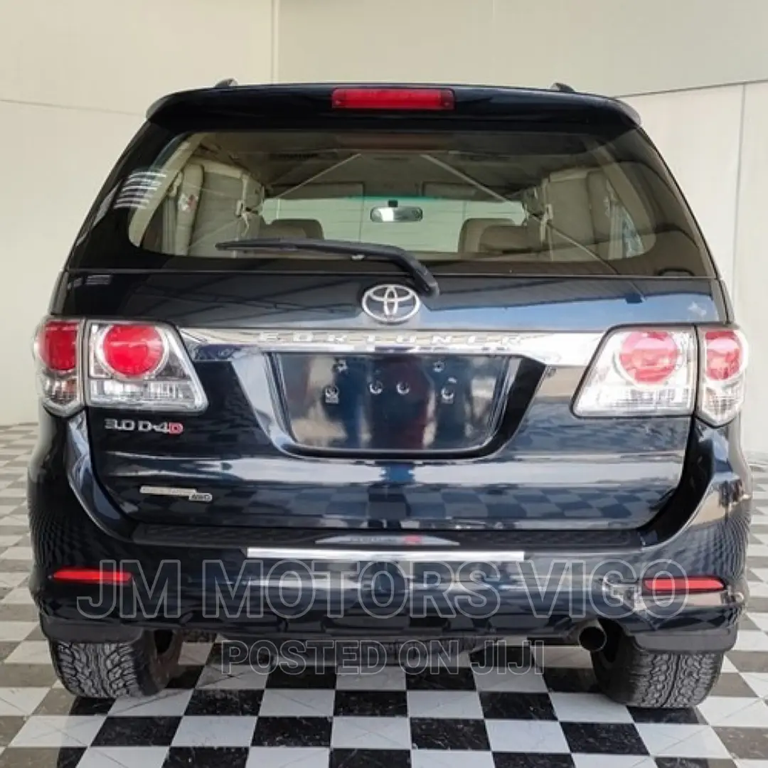 Toyota Fortuner 2013 Black