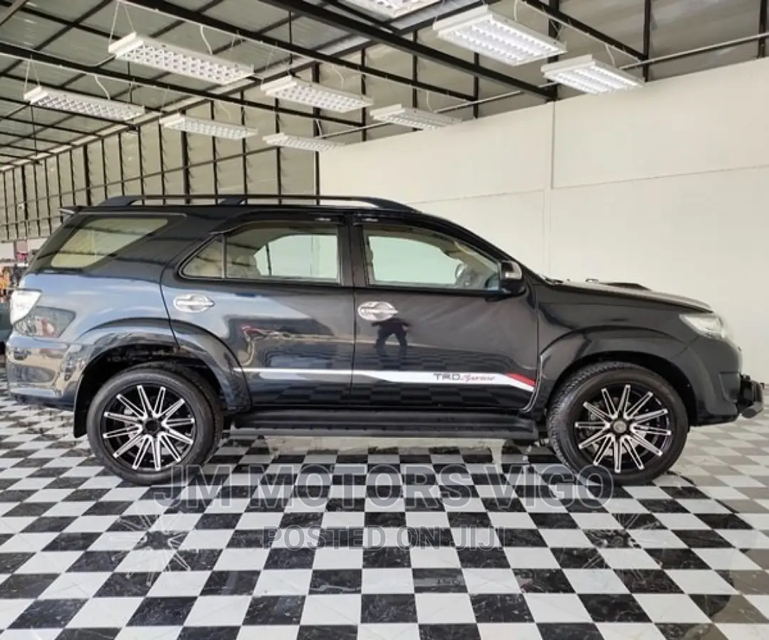 Toyota Fortuner 2013 Black