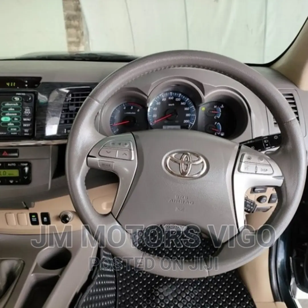 Toyota Fortuner 2013 Black
