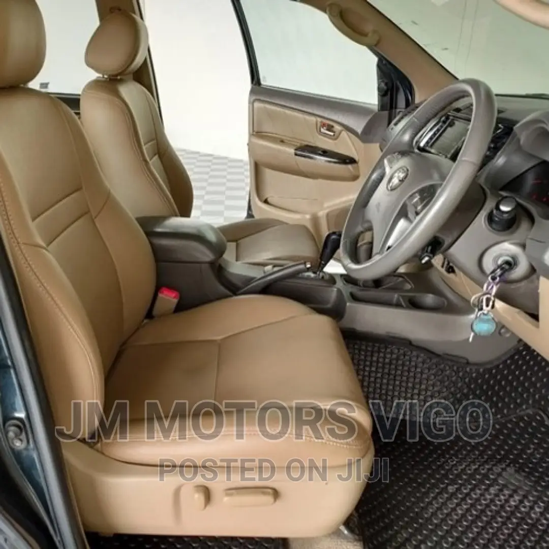 Toyota Fortuner 2013 Black
