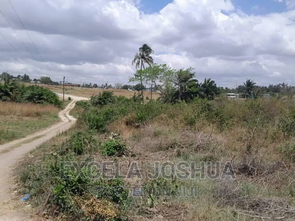 Eneo Liko Barabarani Kabisa Linauzwa Kiluvya Dar-Es-Salaam