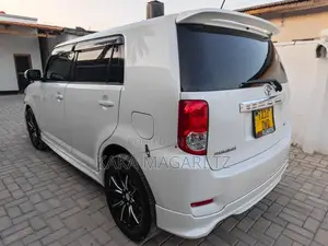 Toyota Corolla Rumion 2009 White