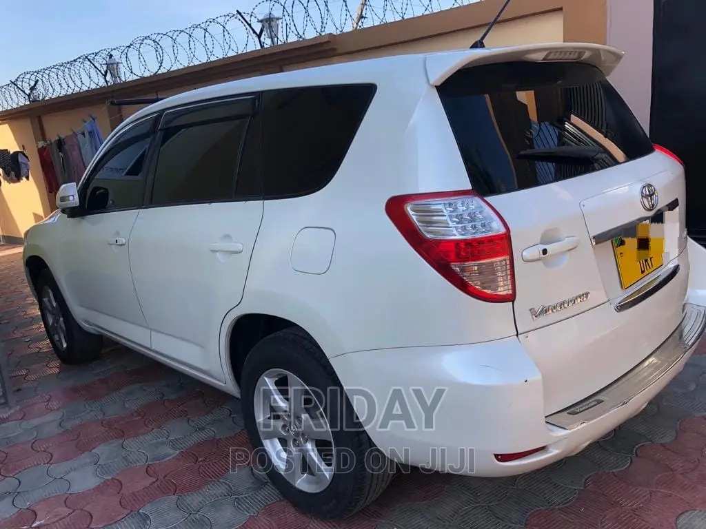 Toyota Vanguard 2009 White