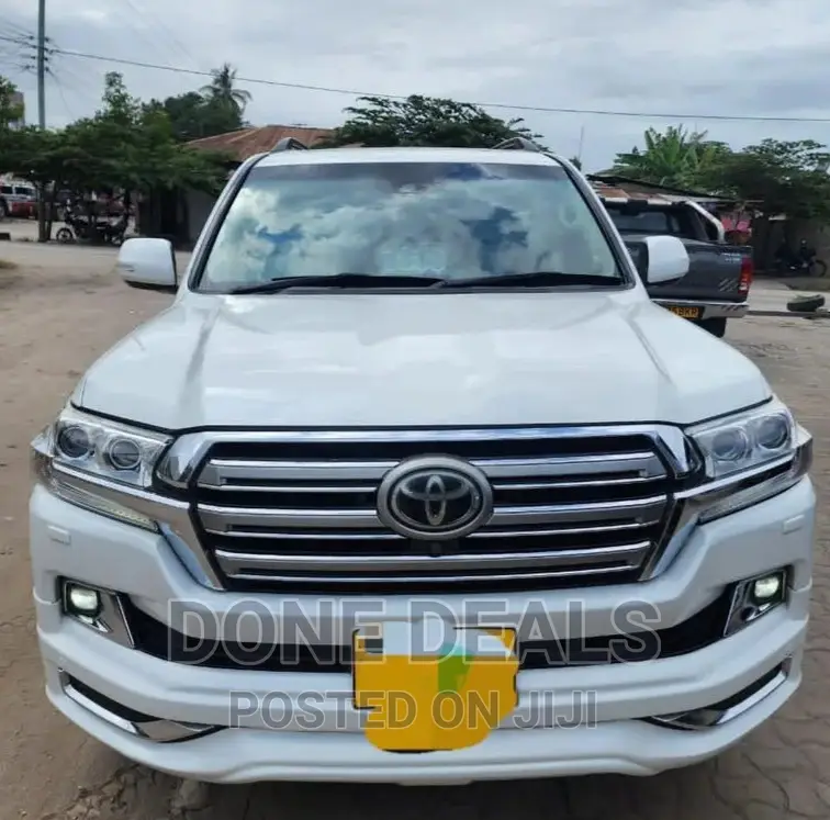 Toyota Land Cruiser 2018 White