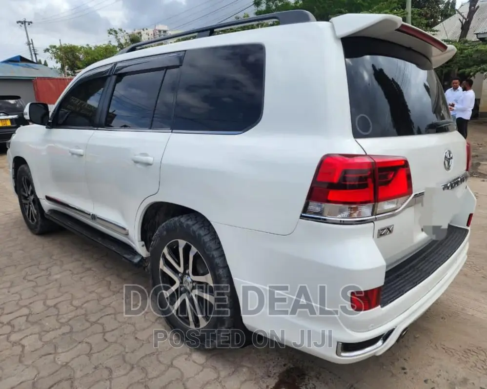 Toyota Land Cruiser 2018 White