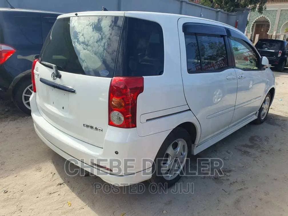 Toyota Raum 1.5 AWD 2003 White