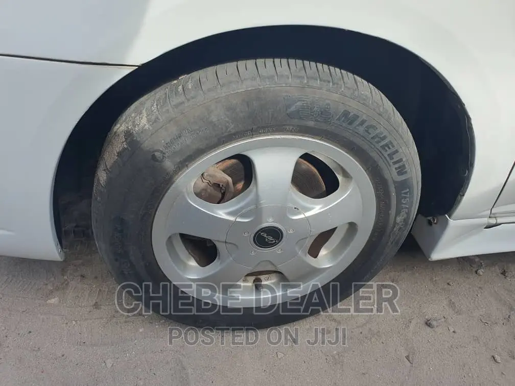 Toyota Raum 1.5 AWD 2003 White