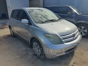 Toyota IST 2004 Silver