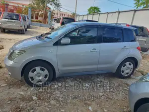 Toyota IST 2004 Silver