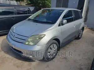 Toyota IST 2004 Silver