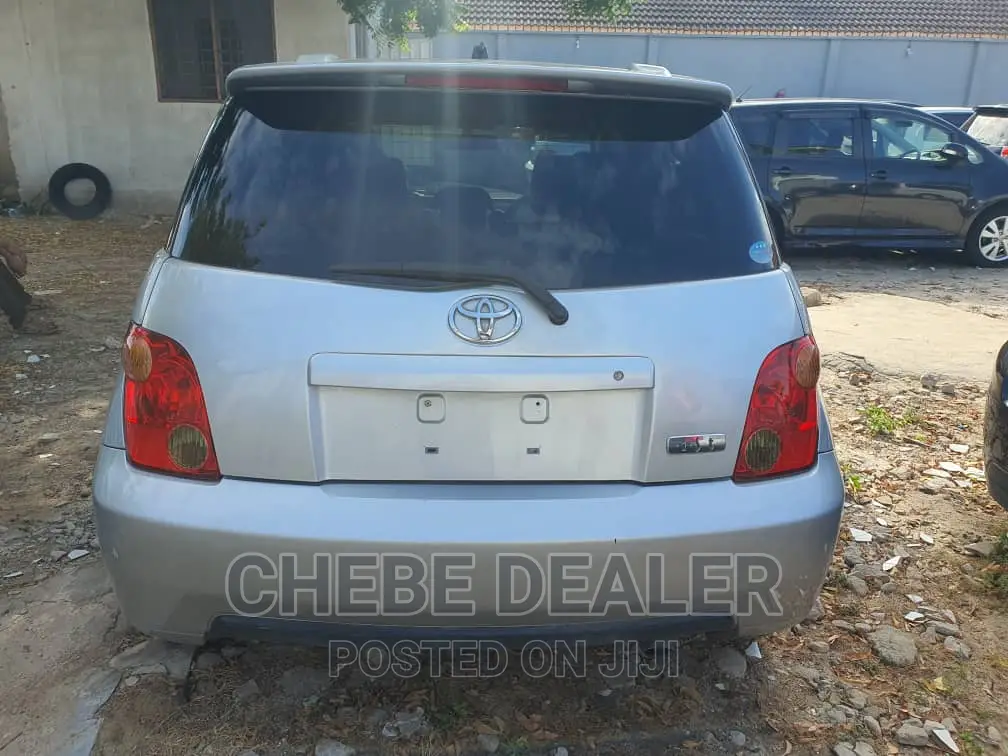Toyota IST 2004 Silver