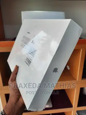 New Laptop Apple MacBook Air 2022 M2 8GB Apple M2 SSD 256GB