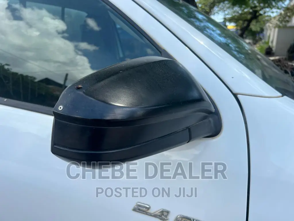 Toyota Hilux 2019 Pearl