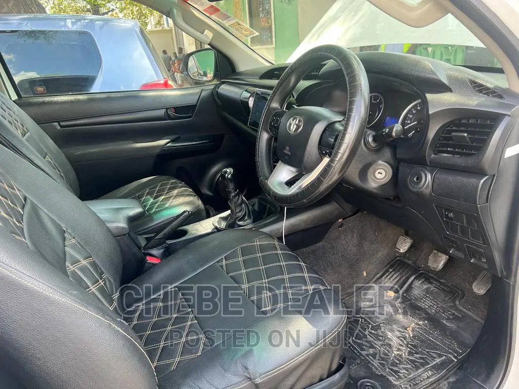 Toyota Hilux 2019 Pearl
