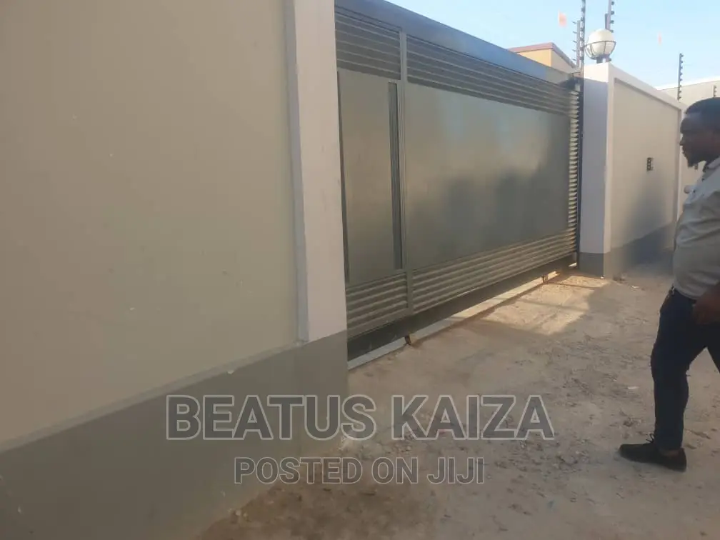 3bdrm Apartment in Mikochen Tanesco, Mikocheni for rent
