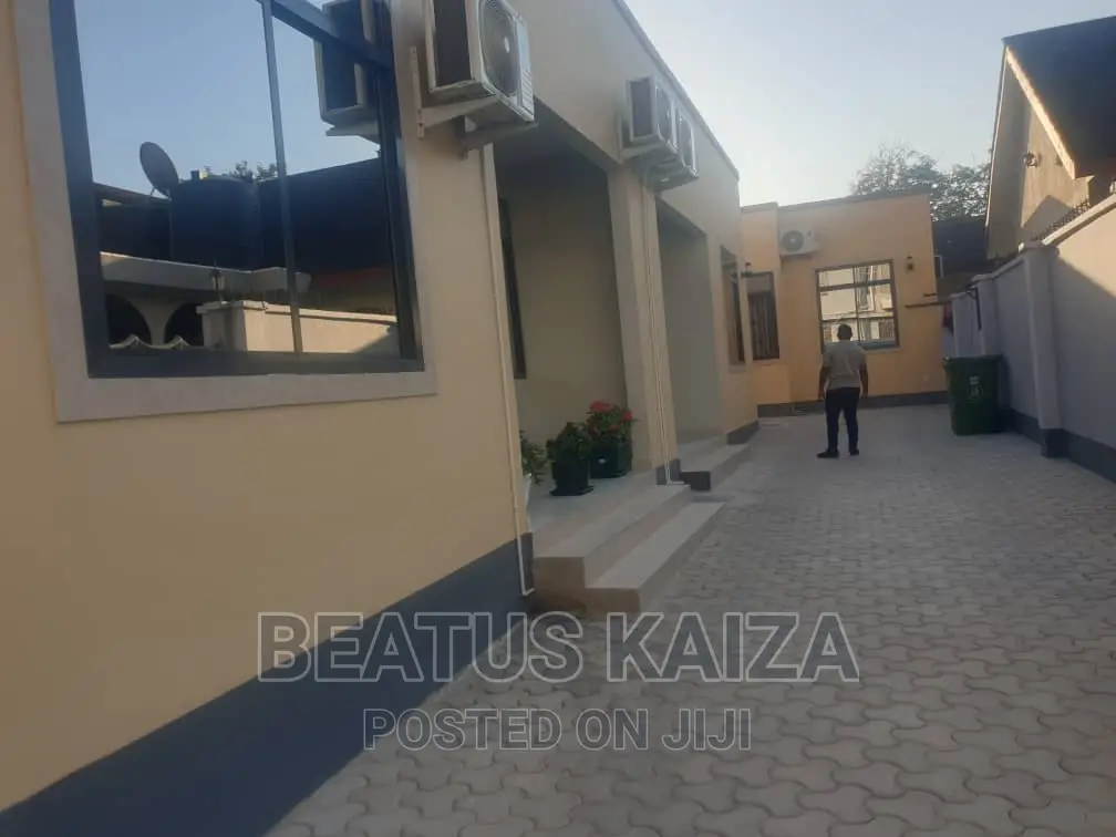 3bdrm Apartment in Mikochen Tanesco, Mikocheni for rent
