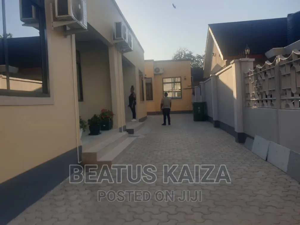 3bdrm Apartment in Mikochen Tanesco, Mikocheni for rent