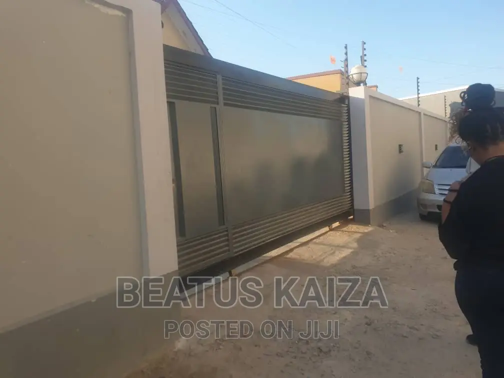 3bdrm Apartment in Mikochen Tanesco, Mikocheni for rent