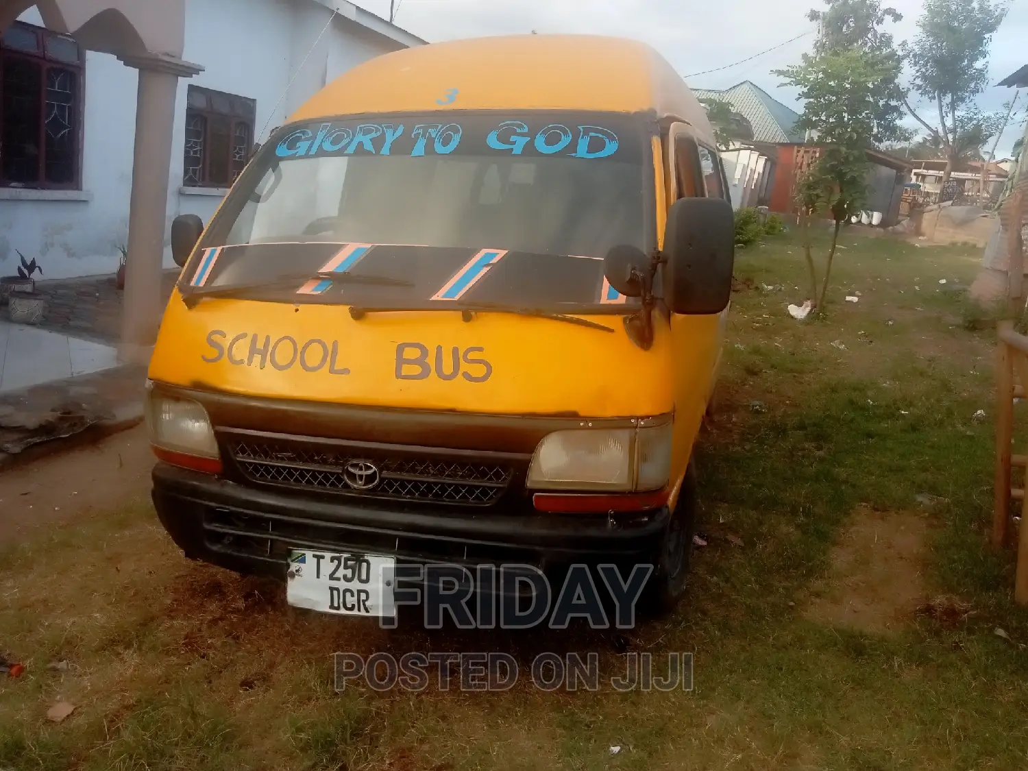 Toyota HiAce 2000 Yellow