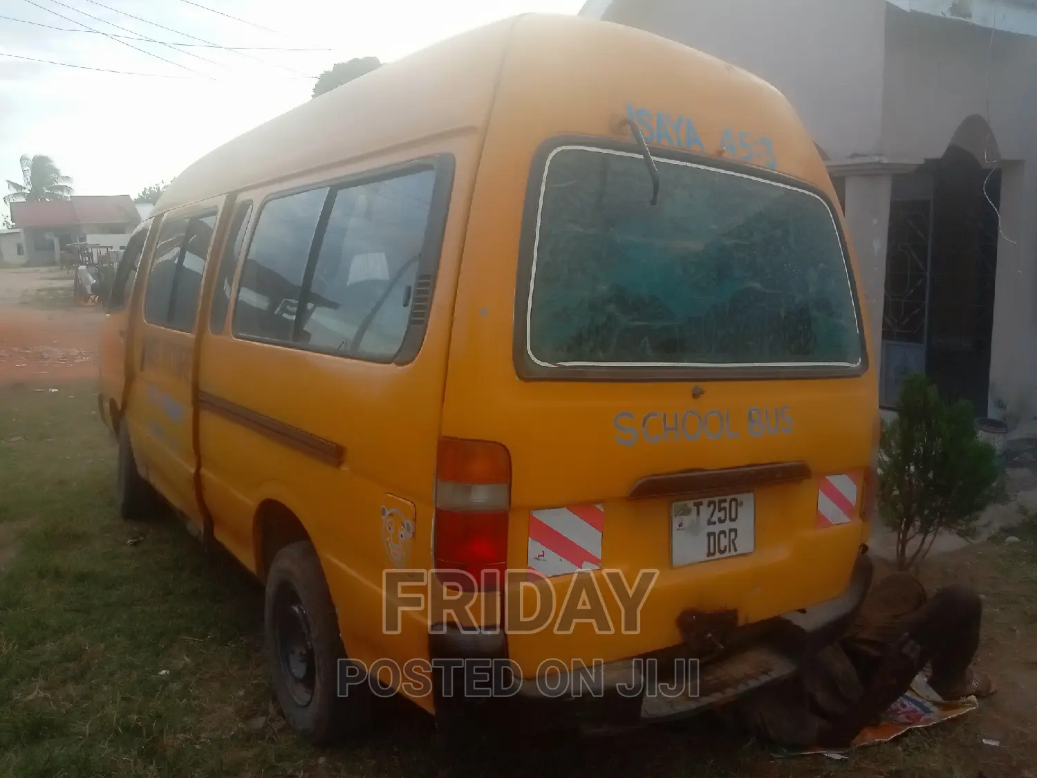 Toyota HiAce 2000 Yellow