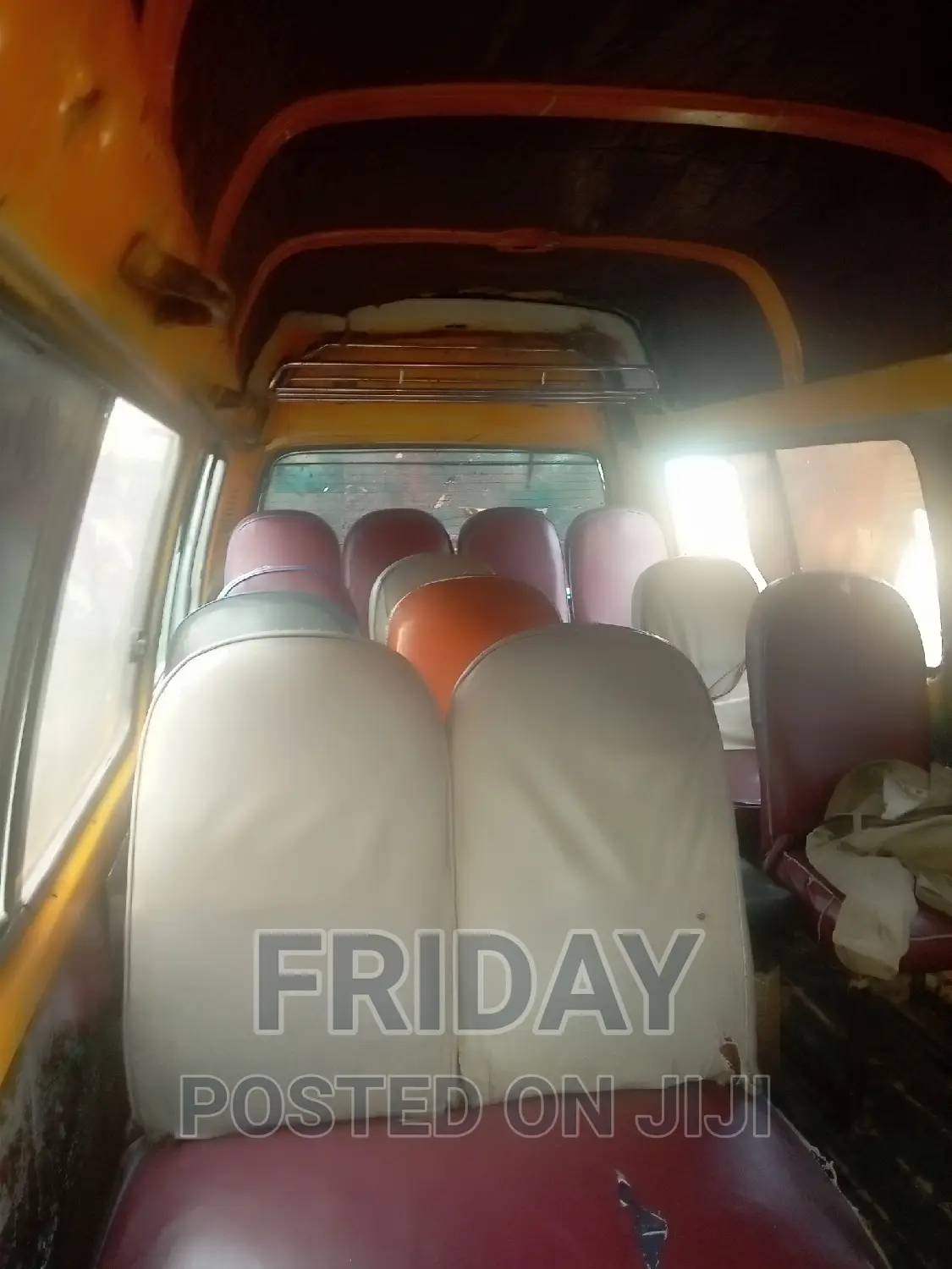 Toyota HiAce 2000 Yellow