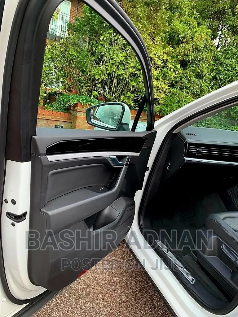 Volkswagen Touareg 2019 White