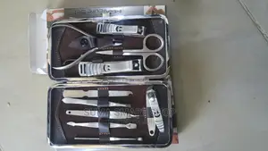 MANICURE Set .(Vifaa Vya Kucha ) .