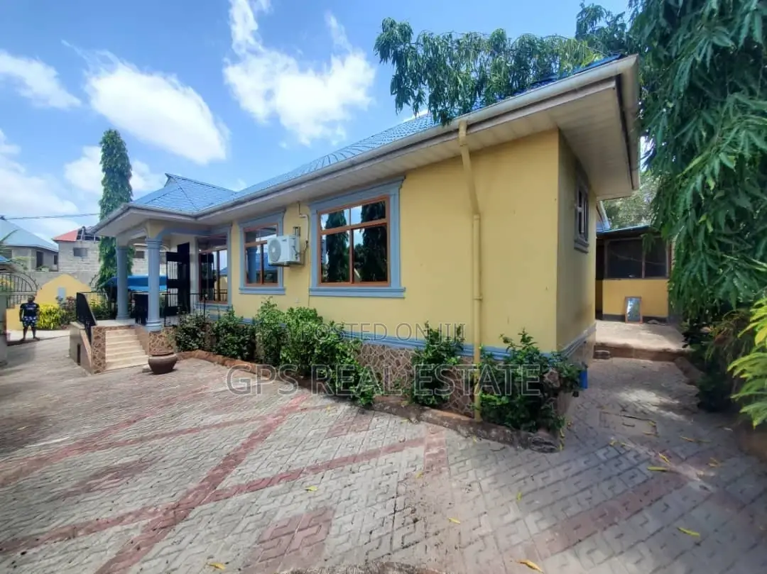 3bdrm House in Kinyerez Kifuru, Ilala for sale