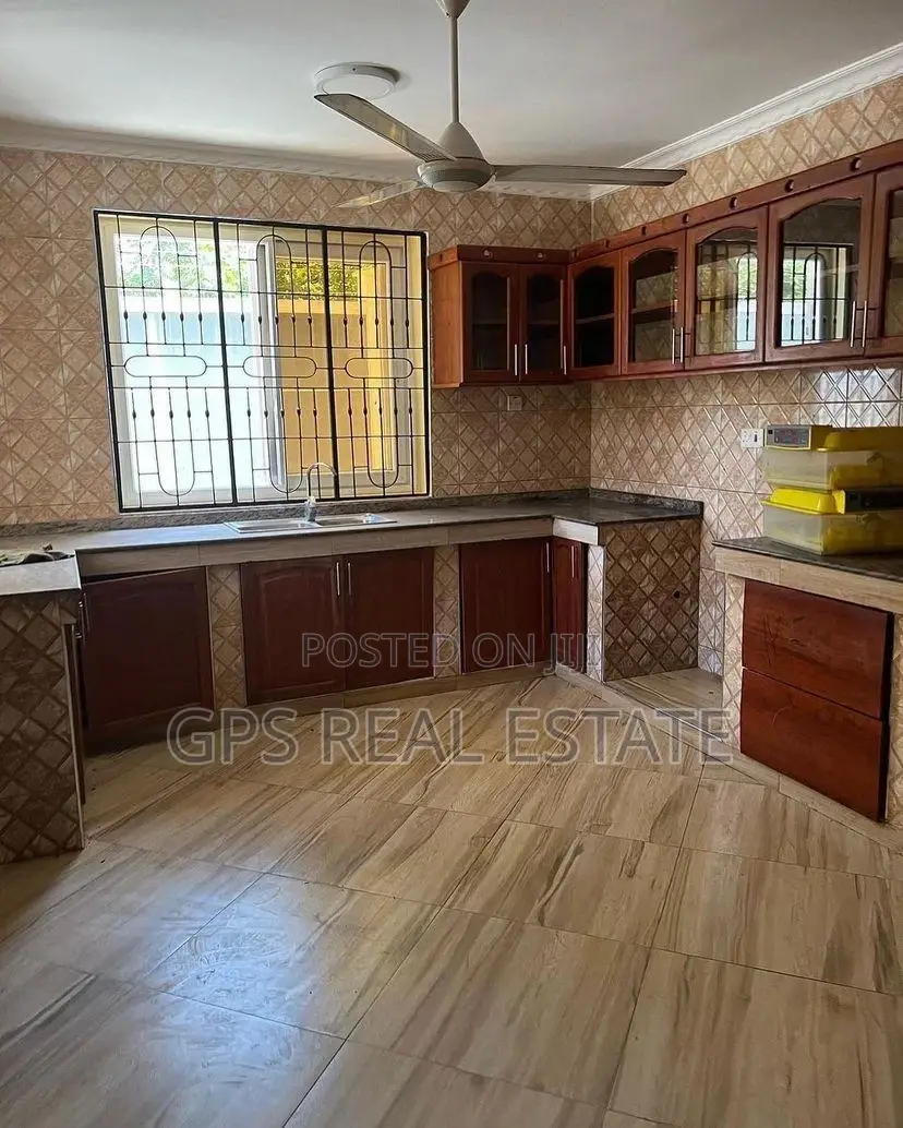 5bdrm House in Bunju A, Kinondoni for sale