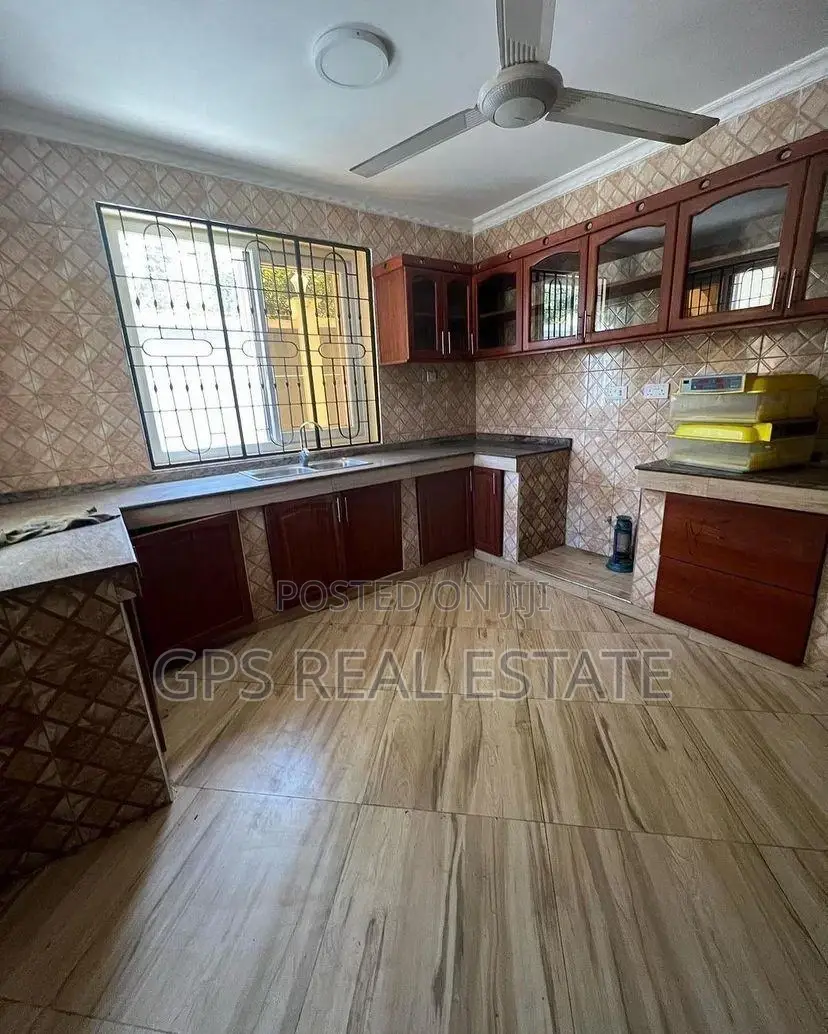 5bdrm House in Bunju A, Kinondoni for sale