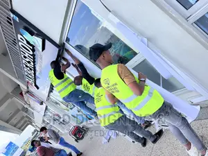 Muonekano Mzuri Wa Biashara Tunaprint Stiker Na Banner