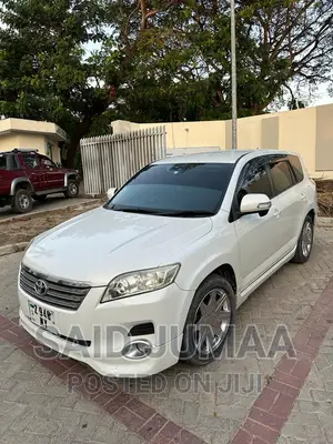 Toyota Vanguard 2012 White