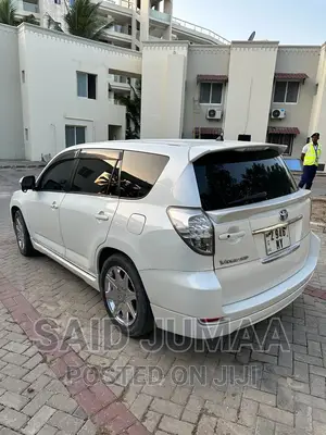 Toyota Vanguard 2012 White