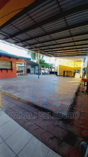 Restaurant Na Baa Inatizama Lami at Boko.