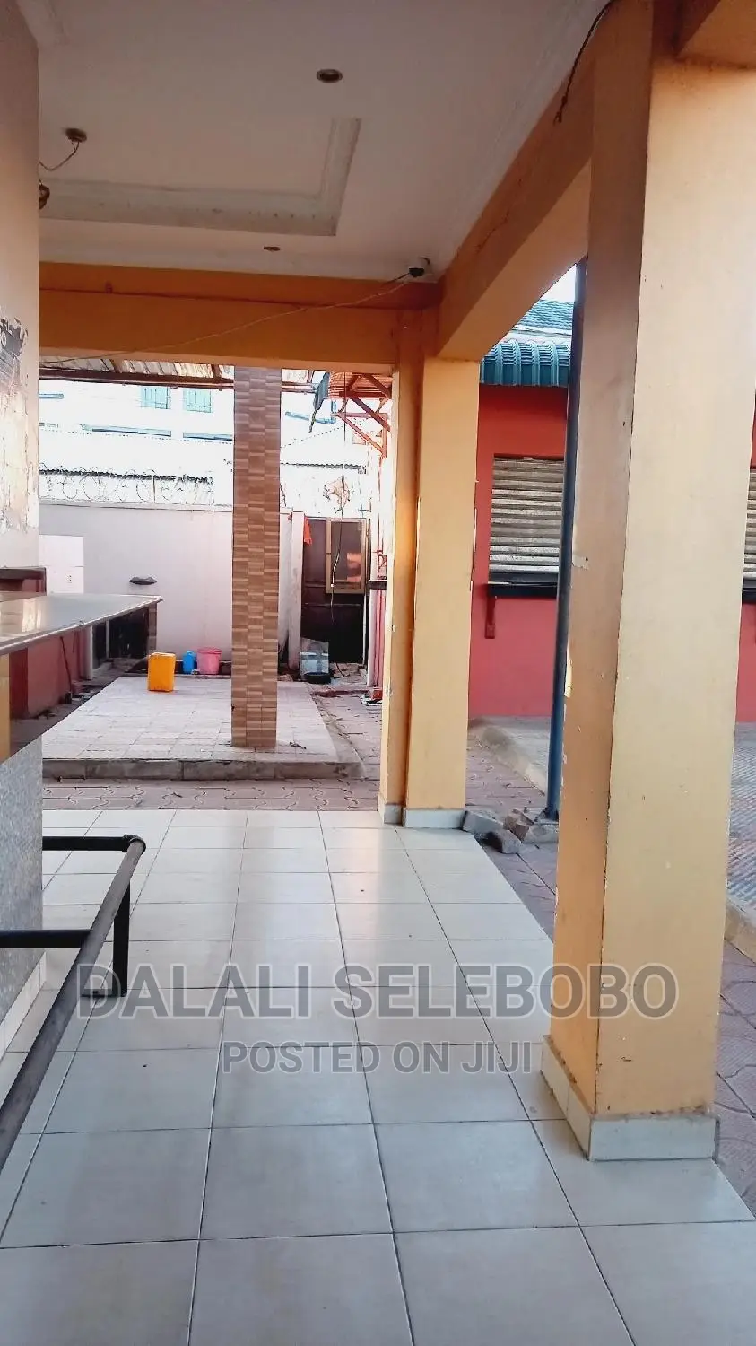 Restaurant Na Baa Inatizama Lami at Boko.