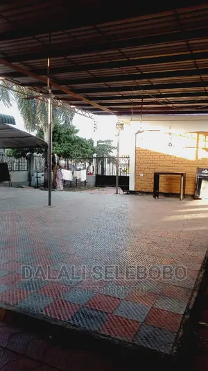 Restaurant Na Baa Inatizama Lami at Boko.