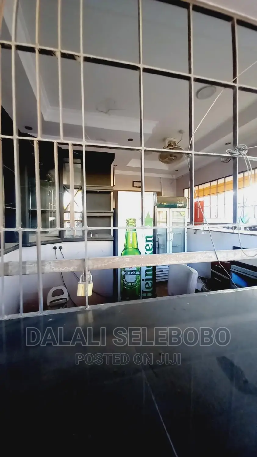 Restaurant Na Baa Inatizama Lami at Boko.