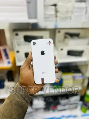 Apple iPhone XR 64 GB White