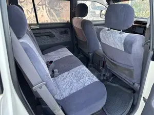 Toyota Land Cruiser Prado 2000 Pearl