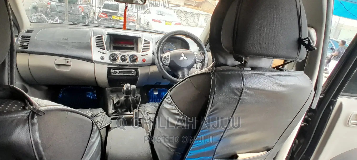 Mitsubishi Triton 2010 Black
