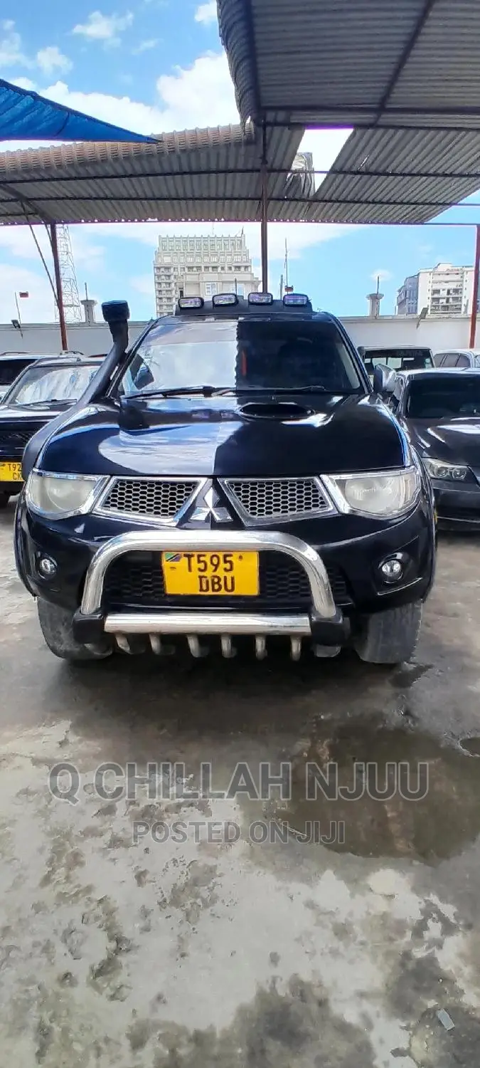 Mitsubishi Triton 2010 Black